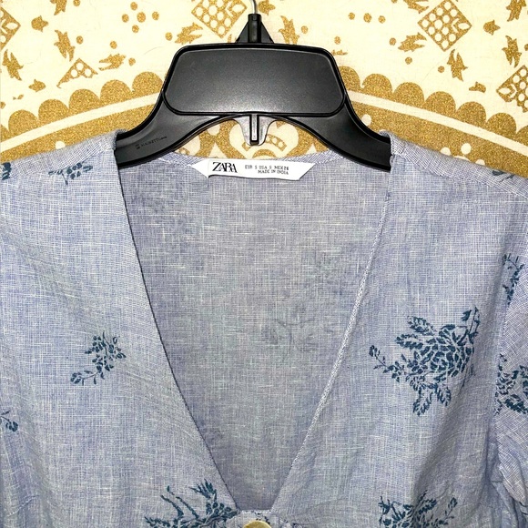“ZARA” LADIES ADORABLE BLUE FLORAL PRINT TOP WITH BELL SLEEVE, SIZE SMALL - Picture 3 of 6